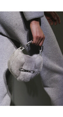 Details Alexander Wang Fall 2018 Ready-to-Wear Детали коллекции Александр Ванг осень зима 2018 неделя моды в Нью Йорке Mainstyles